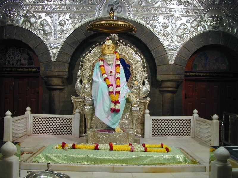 Shirdi_Saibaba_Samadhi_Siver_throne